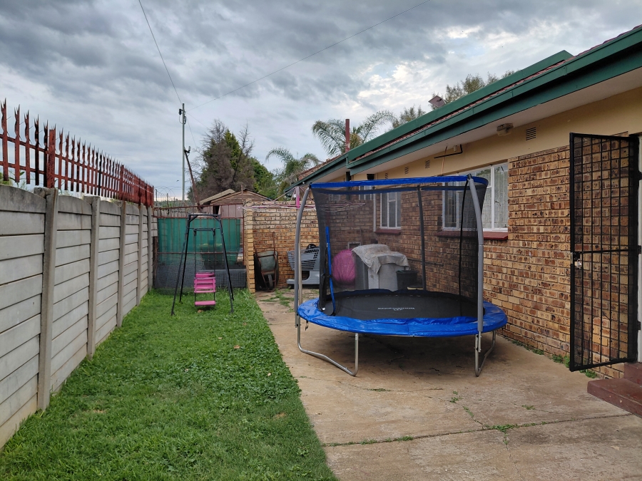 To Let 2 Bedroom Property for Rent in Doringkruin North West